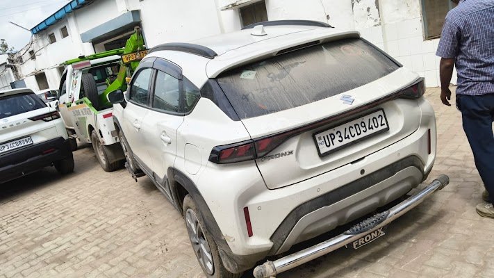 Lucknow Car Tow And Crane Service